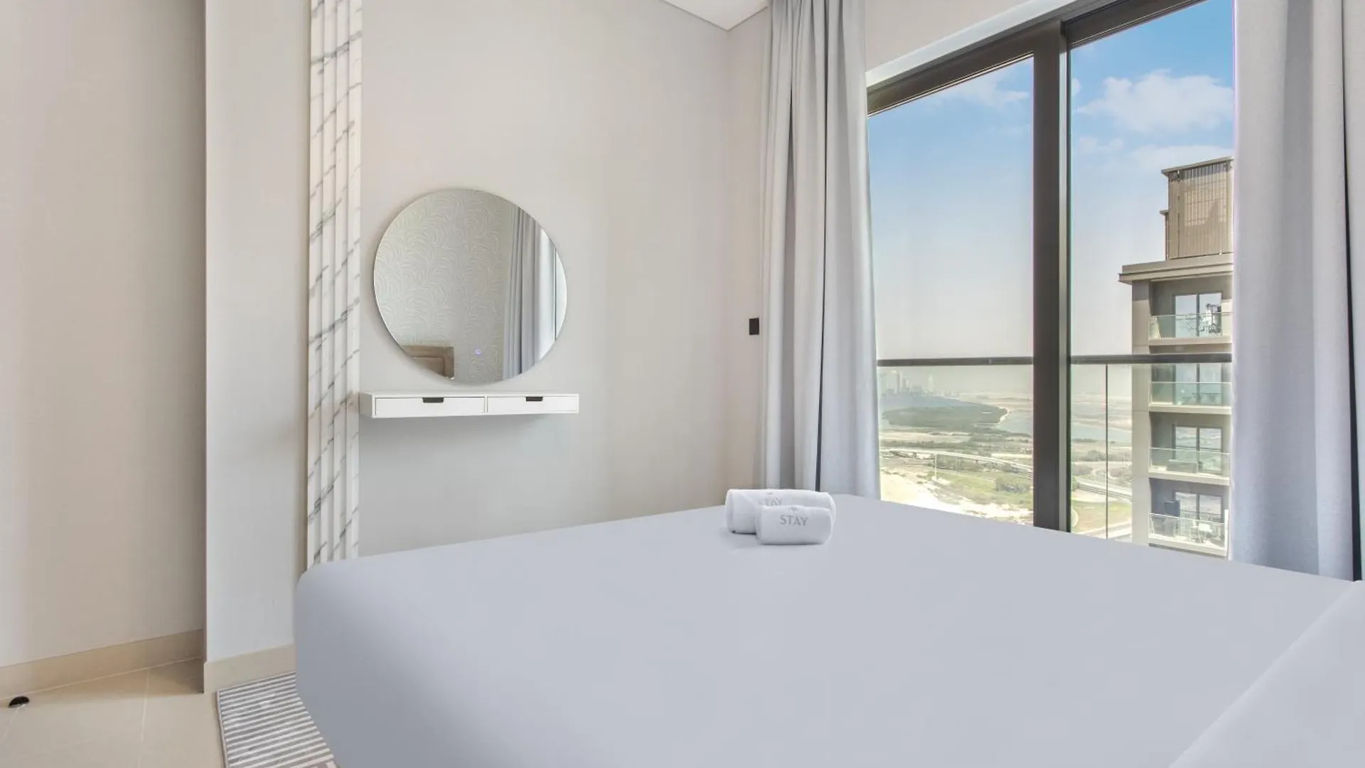 Stay By Latinem Luxury 2Br Holiday Home Cv A2702 Near Burj Khalifa Dubai
